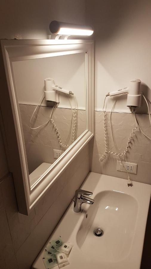 Albergo Paris Sottomarina Luaran gambar