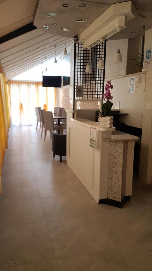 Albergo Paris Sottomarina Luaran gambar