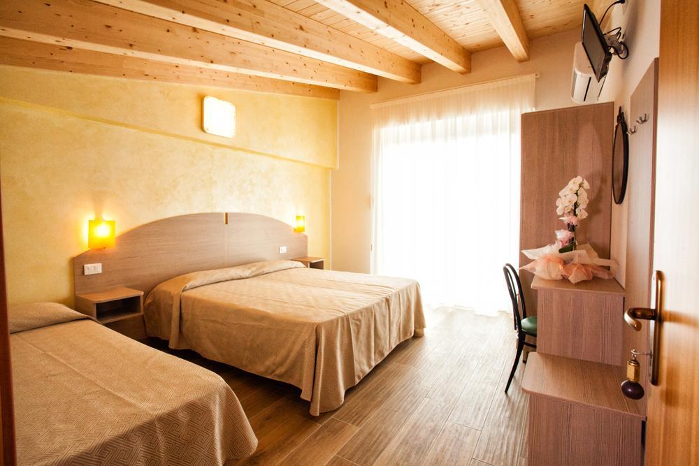 Albergo Paris Sottomarina Luaran gambar