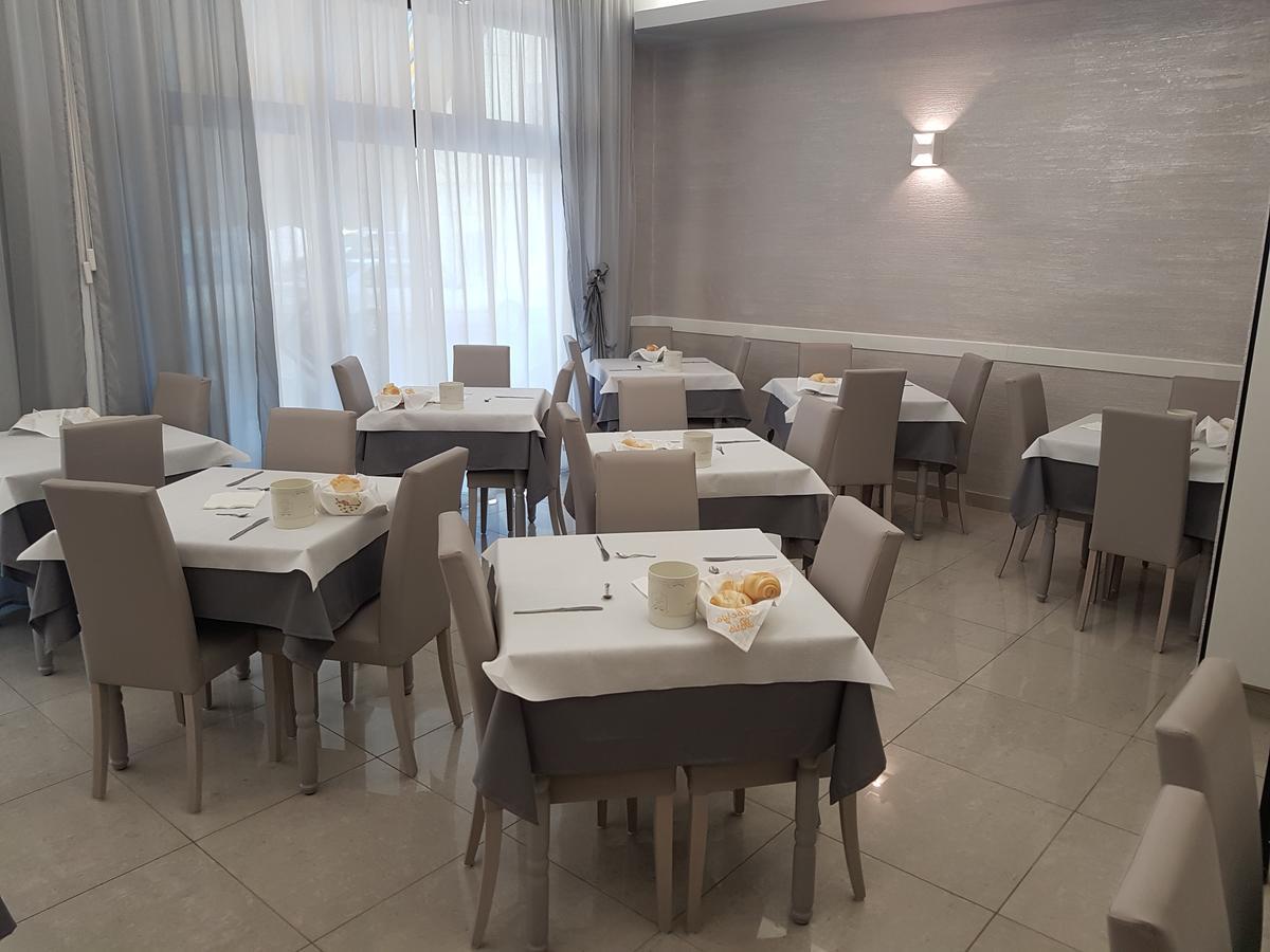 Albergo Paris Sottomarina Luaran gambar